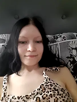 Snapshot of DragonFoxie chatting on September 2025 05:01:01 PM DragonFoxie online show from September 2025 05:01:01 PM