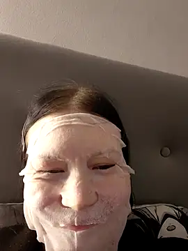 Snapshot of DragonFoxie chatting on October 2025 02:37:01 PM DragonFoxie online show from October 2025 02:37:01 PM