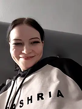 Snapshot of DragonFoxie chatting on October 2025 10:10:01 PM DragonFoxie online show from October 2025 10:10:01 PM