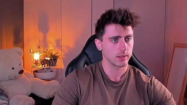 Oscar Miller  online show from October 2025 09:22:01 PM