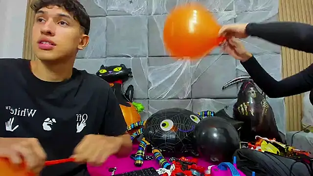 ChanellandMax online show from October 2025 01:11:01 PM