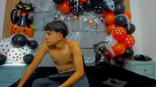 ChanellandMax online show from October 2025 01:12:02 PM