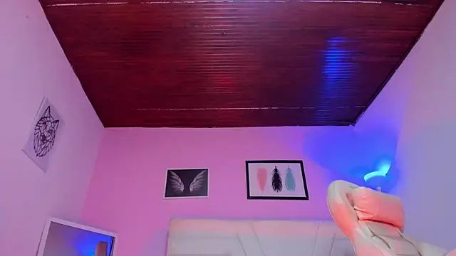 fressittalove01 online show from September 2025 03:01:01 PM