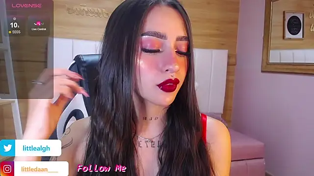 Abril Velvet a  online show from October 2025 01:08:02 PM