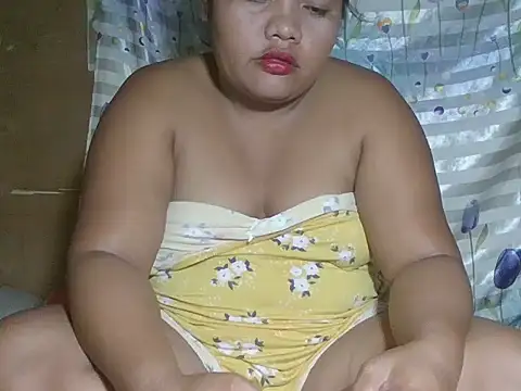 Snapshot of hot_mom13 chatting on October 2025 07:05:02 AM hot mom13 online show from October 2025 07:05:02 AM