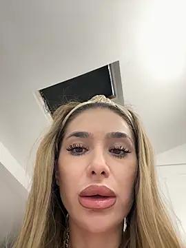 KaseyQuinn  online show from October 2025 06:00:01 AM