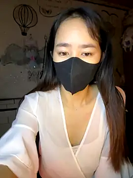 TiNa 04 online show from October 2025 11:53:01 PM