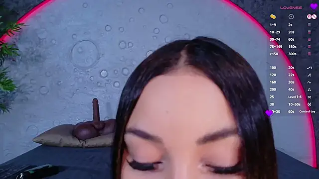 ReinaChloe online show from April 2026 04:32:02 PM