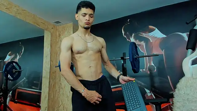 AlessandroKiing online show from April 2026 09:39:33 PM