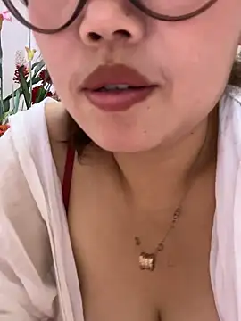 feifei 521 online show from October 2025 02:01:01 PM