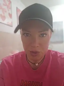 Sugarloveless online show from May 2026 04:15:02 PM