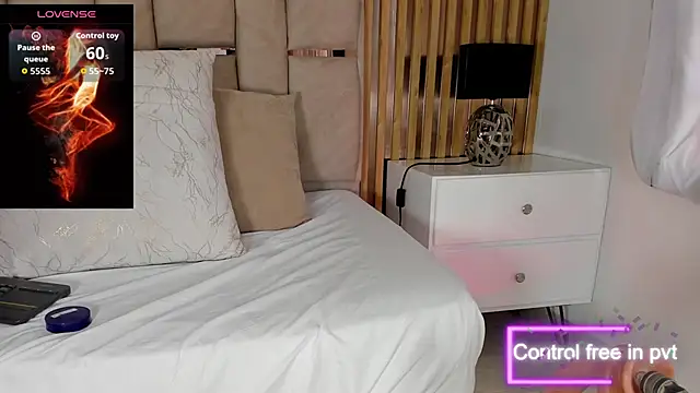 Luna Naughty1 online show from September 2025 07:17:02 PM