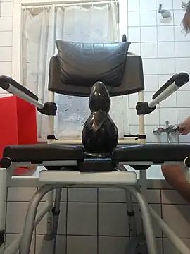 Snapshot of toywood chatting on September 2025 04:58:01 AM toywood online show from September 2025 04:58:01 AM