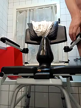 Snapshot of toywood chatting on September 2025 04:49:02 AM toywood online show from September 2025 04:49:02 AM