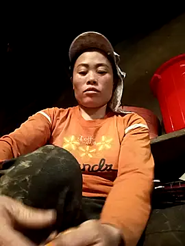 CoMay003 online show from October 2025 05:46:01 AM