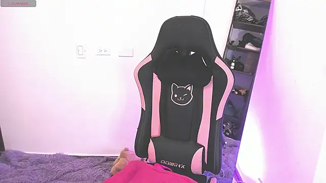 samiacooper25 online show from September 2025 11:15:02 PM