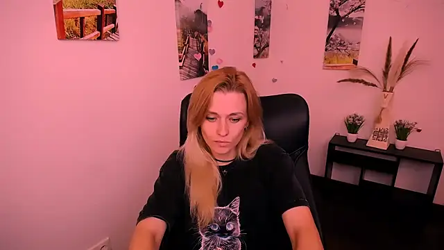 PeppyMia online show from September 2025 04:47:01 AM