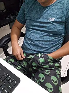 Snapshot of Carloskasado chatting on October 2025 12:03:01 AM Carloskasado online show from October 2025 12:03:01 AM