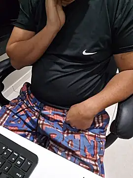 Snapshot of Carloskasado chatting on October 2025 11:05:02 PM Carloskasado online show from October 2025 11:05:02 PM