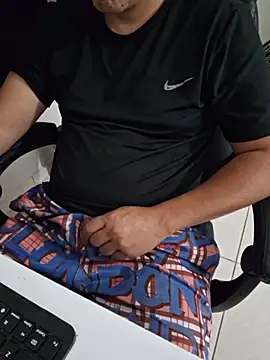 Snapshot of Carloskasado chatting on November 2025 04:50:01 PM Carloskasado online show from November 2025 04:50:01 PM