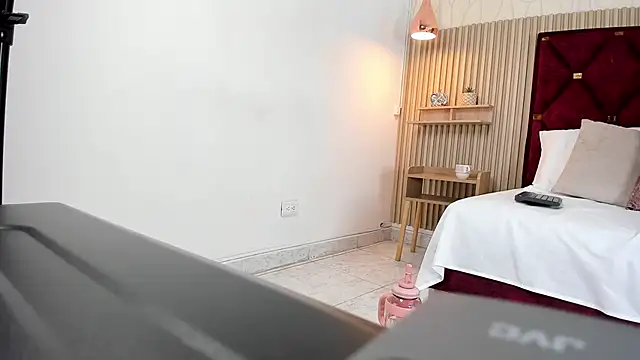 Laura Ivy online show from September 2025 12:08:02 PM