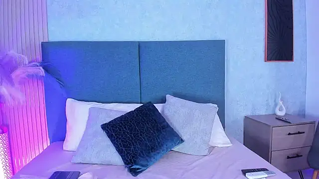 Laura Ivy online show from March 2026 12:49:01 PM