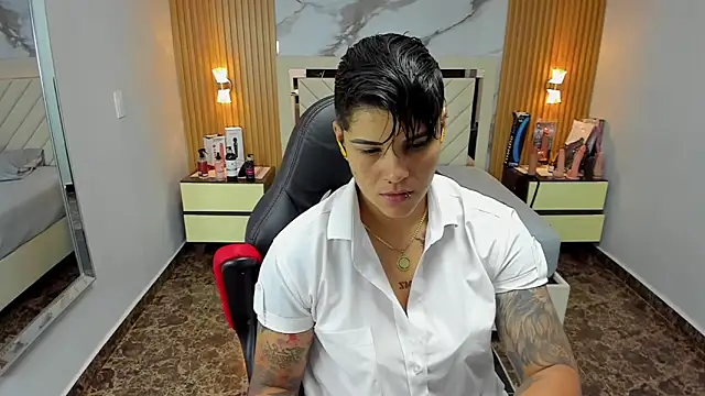 KAROLLJONES1 online show from October 2025 02:42:02 AM