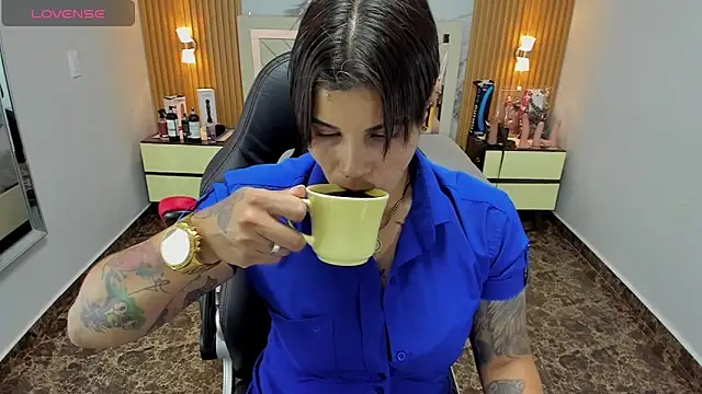 KAROLLJONES1 online show from November 2025 07:32:02 PM