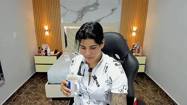 KAROLLJONES1 online show from January 2026 12:43:01 PM