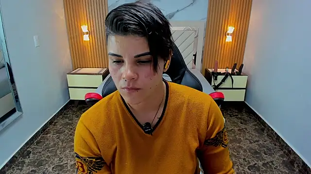 KAROLLJONES1 online show from March 2026 07:31:01 PM