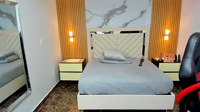 KAROLLJONES1 online show from April 2026 07:37:02 PM