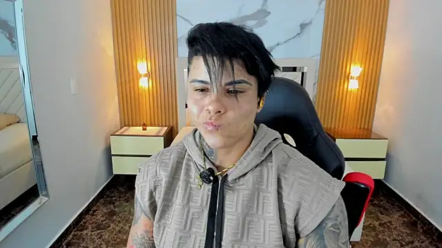 KAROLLJONES1 online show from June 2026 07:19:01 PM