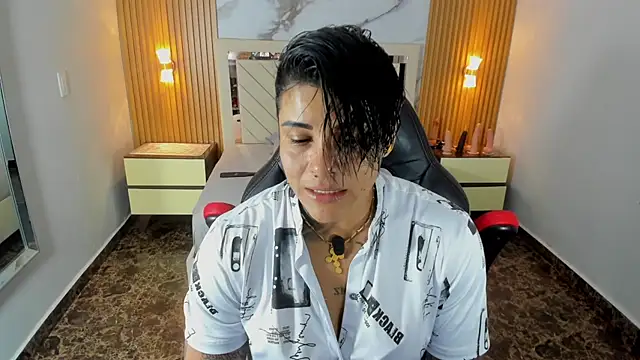 KAROLLJONES1 online show from July 2026 07:31:01 PM