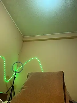 princesaliay online show from February 2026 01:00:02 AM