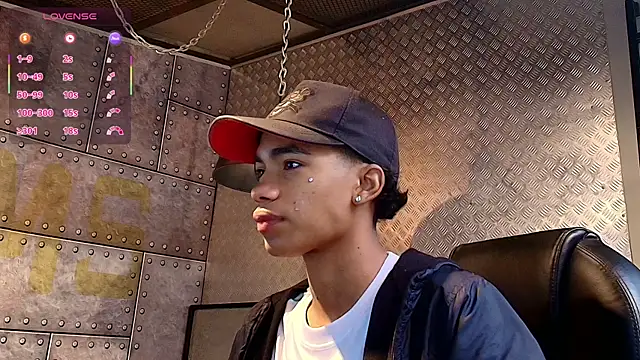 Snapshot of AlanCutee chatting on September 2025 11:42:01 AM AlanCutee online show from September 2025 11:42:01 AM
