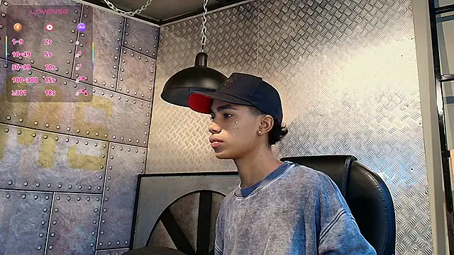 Snapshot of AlanCutee chatting on September 2025 12:05:02 PM AlanCutee online show from September 2025 12:05:02 PM