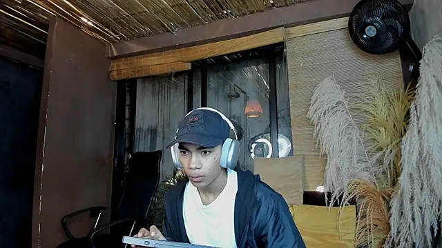 AlanCutee online show from December 2025 11:37:02 AM