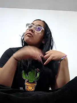 Snapshot of Sofia_leving chatting on September 2025 02:04:02 AM Sofia leving online show from September 2025 02:04:02 AM