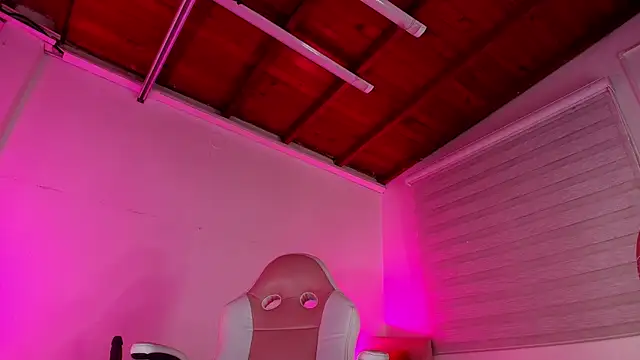 Snapshot of emma_madi chatting on September 2025 11:57:01 AM emma madi online show from September 2025 11:57:01 AM