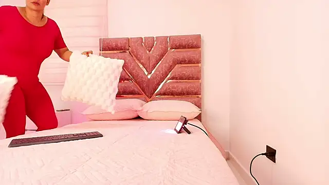 Snapshot of emma_madi chatting on October 2025 11:58:01 AM emma madi online show from October 2025 11:58:01 AM