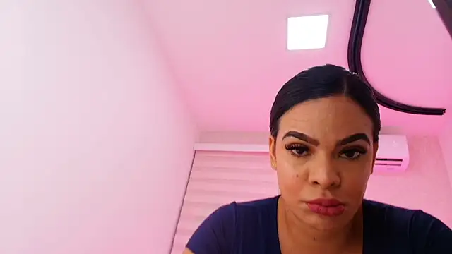 Snapshot of emma_madi chatting on November 2025 11:53:01 AM emma madi online show from November 2025 11:53:01 AM