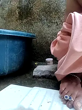 Snapshot of Juhi_chawla chatting on November 2025 06:35:01 AM Juhi chawla online show from November 2025 06:35:01 AM