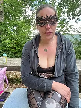 Snapshot of Nadja_Noir chatting on May 2026 03:00:01 PM Nadja Noir online show from May 2026 03:00:01 PM