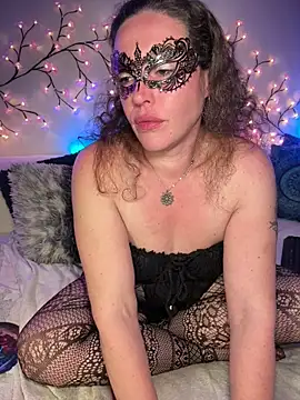 Snapshot of Nadja_Noir chatting on May 2026 11:12:02 PM Nadja Noir online show from May 2026 11:12:02 PM