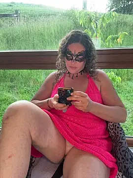 Snapshot of Nadja_Noir chatting on June 2026 06:24:02 PM Nadja Noir online show from June 2026 06:24:02 PM