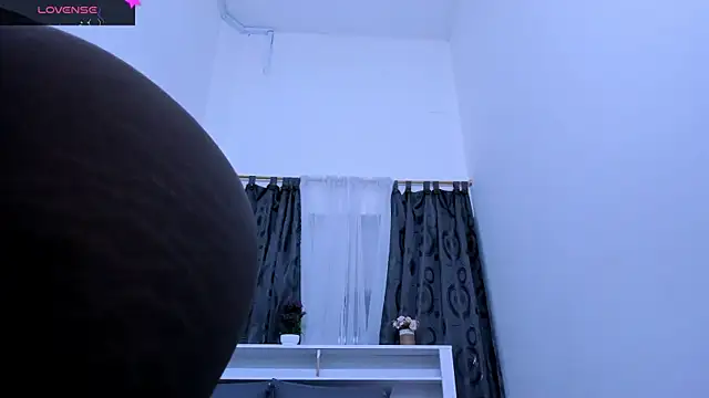 Mistt Mia online show from February 2026 05:49:02 PM