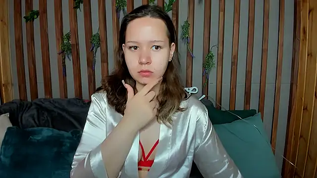 Laura Ellinss online show from September 2025 01:38:02 AM