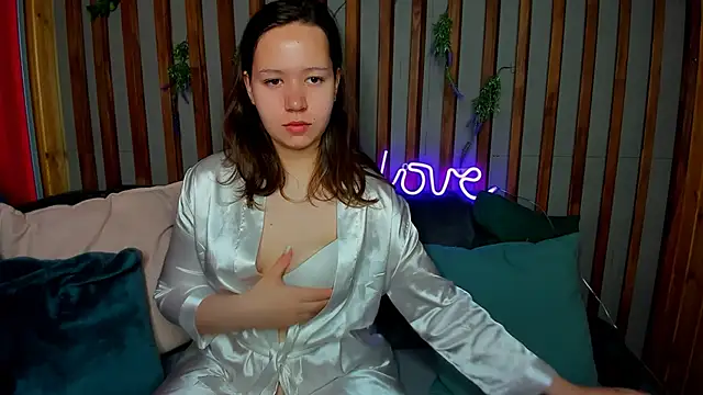 Laura Ellinss online show from September 2025 01:10:01 AM