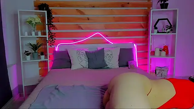 Laura Ellinss online show from October 2025 08:59:01 AM