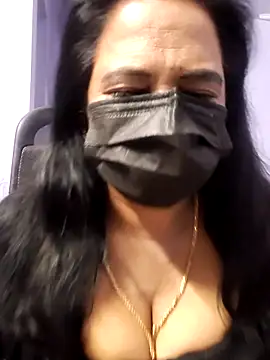 Snapshot of mallu-lover chatting on November 2025 11:07:02 PM mallu-lover online show from November 2025 11:07:02 PM